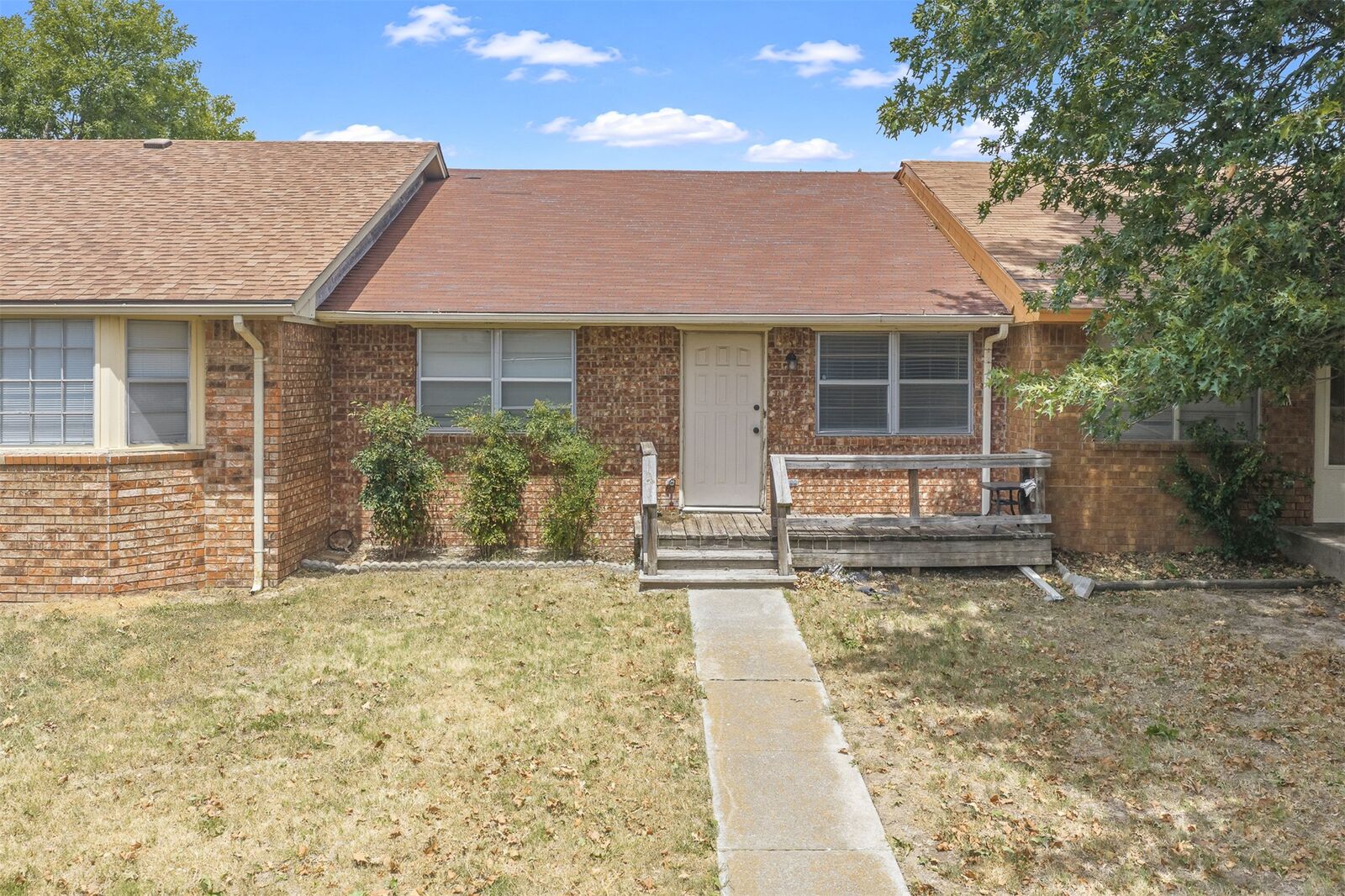 Property Photo: 1419 N Stoneridge Manor OK 73401