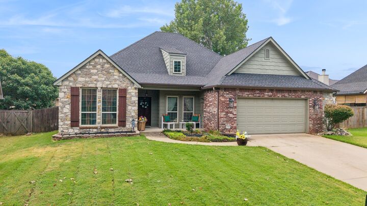 Property Photo: 710 W 40th Street OK 74063