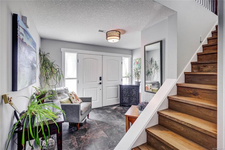 Property Photo: 853 Glenhale Cres BC V9P 1Z8