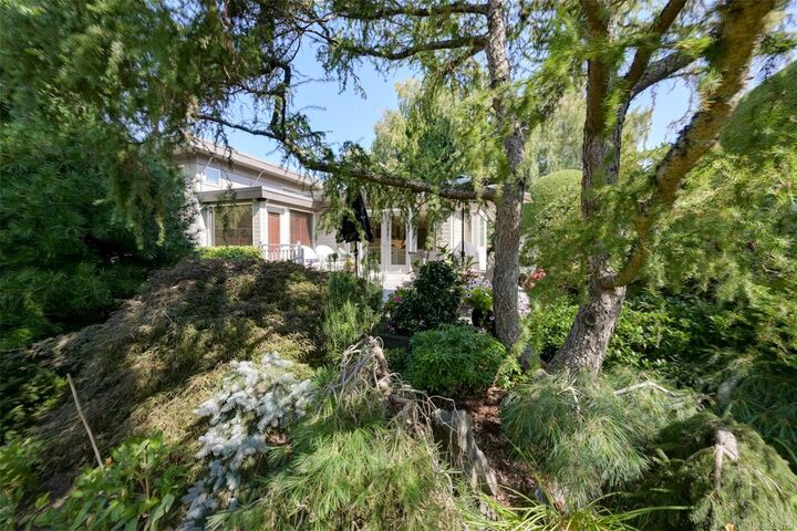 Property Photo: 1557 Edgemont Rd BC V8N 4P7