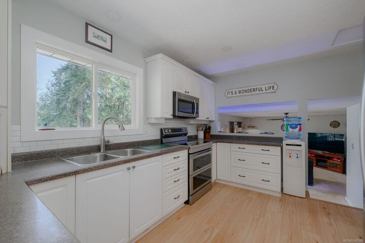 Property Photo: 7946 Southwind Dr BC V0H 2H0