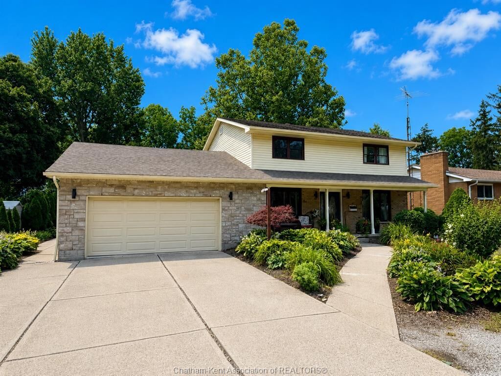 Property Photo: 2053 Dufferin Avenue ON N8A 4M5