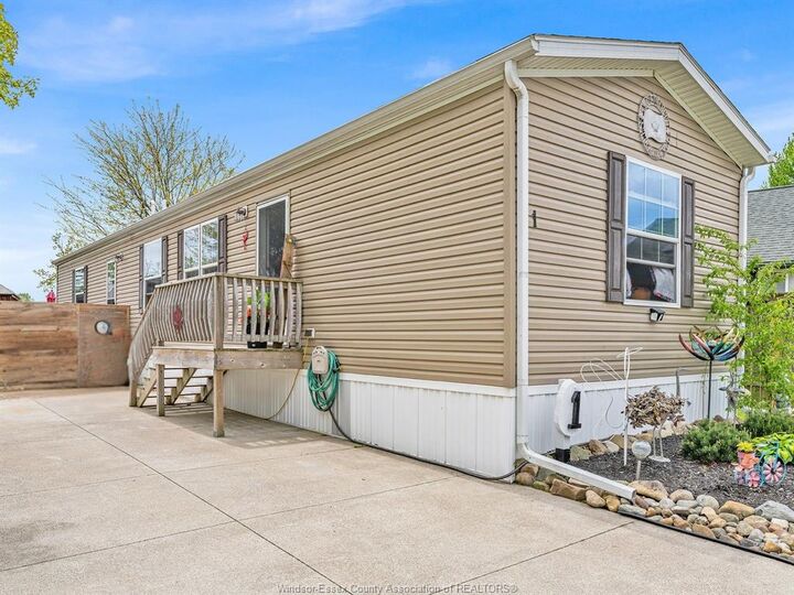 Property Photo: 1 Oak Court ON N0R 1J0