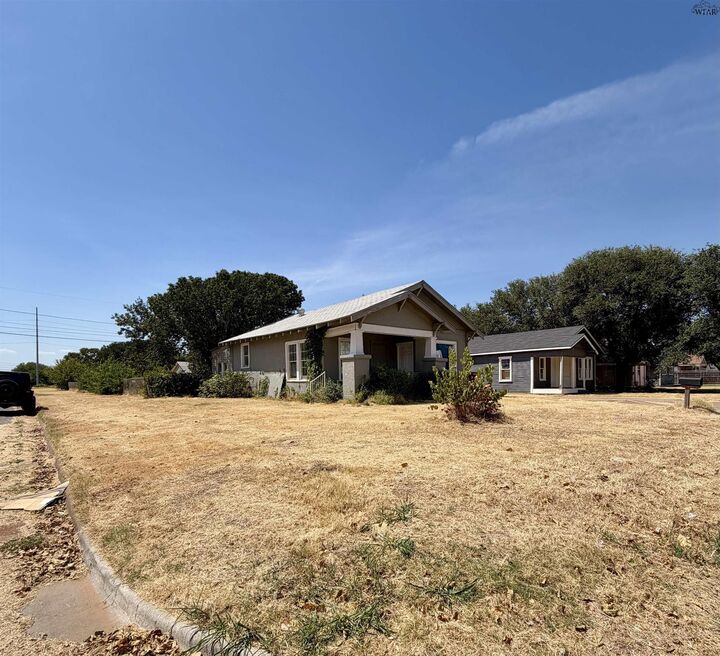 Property Photo: 2814 Lebanon Road TX 76309