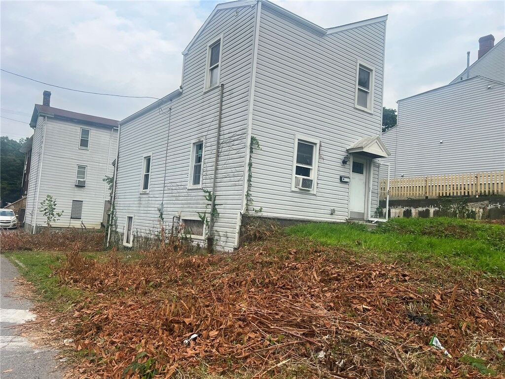 Property Photo:  2722 McDowell St  PA 15212 