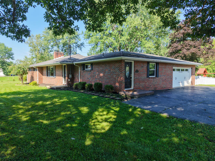 Property Photo: 204 Gregg PA 16037
