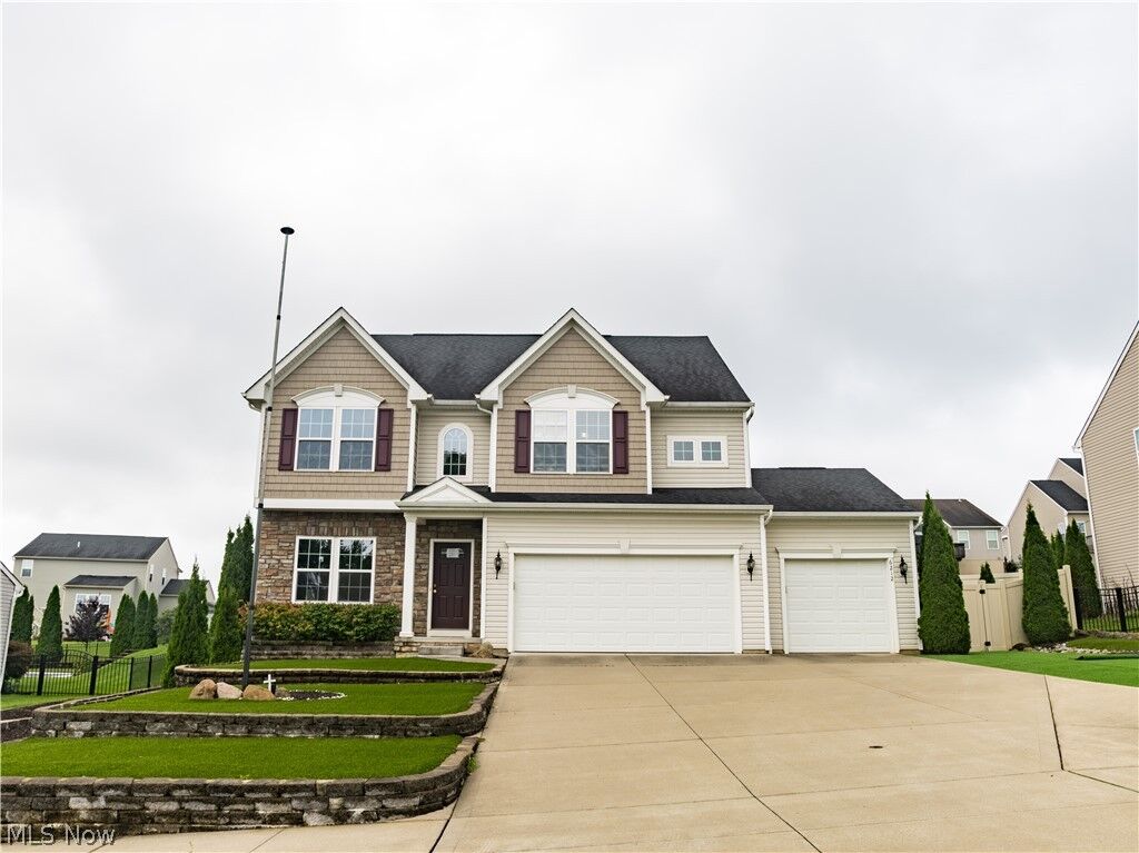 Property Photo: 6212 Hadleigh Avenue SW OH 44646