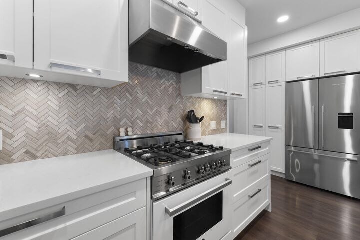 Property Photo:  33540 Mayfair Avenue 309  BC V2S 0J3 