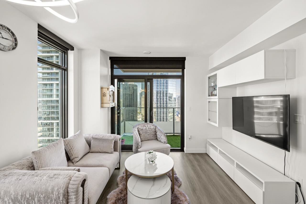 Property Photo:  6608 Sussex Avenue 2404  BC V5H 0M3 