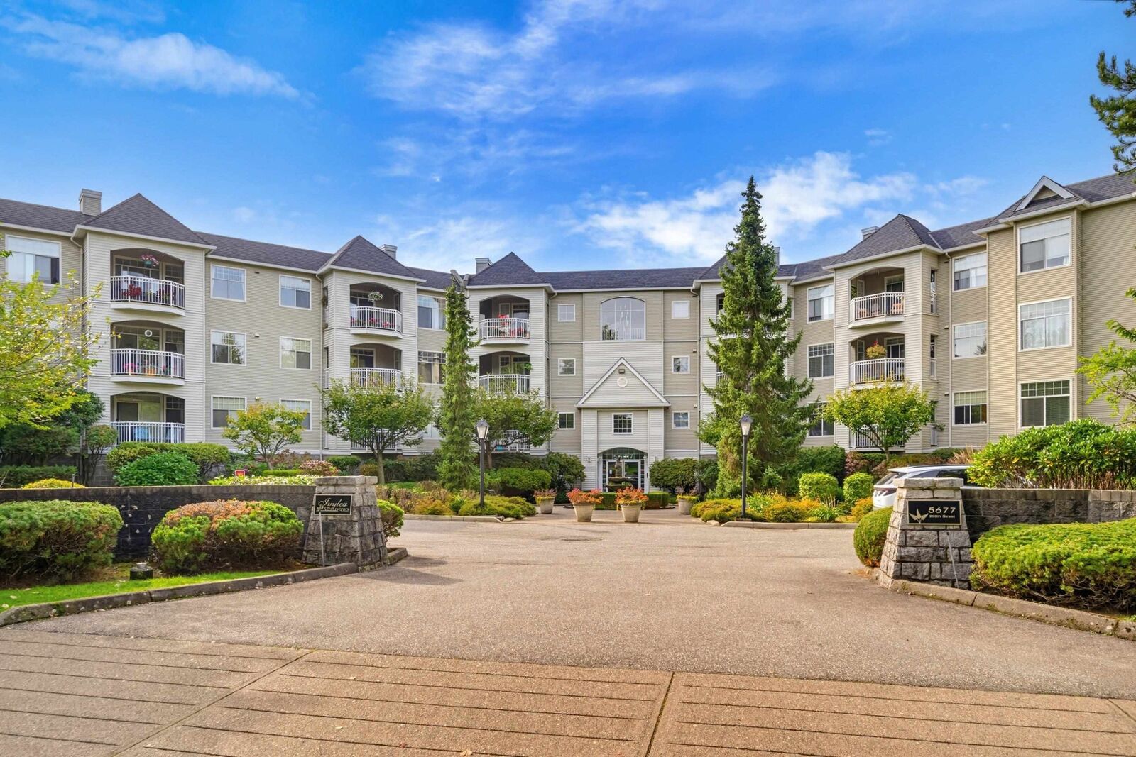 Property Photo: 5677 208th Street 106 BC V3A 8J5