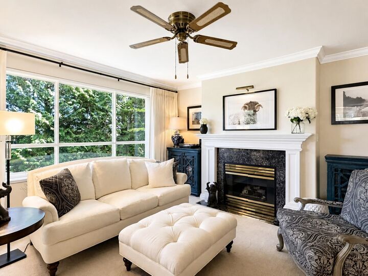 Property Photo: 1250 55 Street 204 BC V4M 3K3