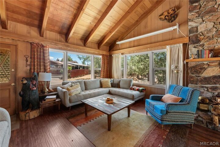 Property Photo: 1156 Bruin Trail CA 92333