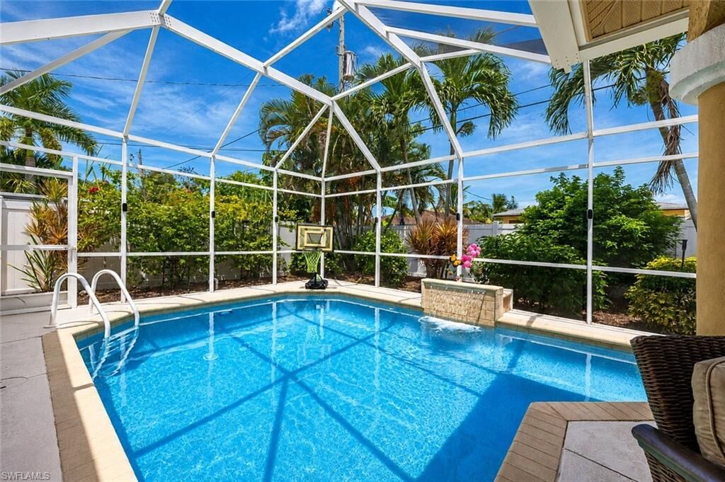 Property Photo:  651 106th Ave N  FL 34108 