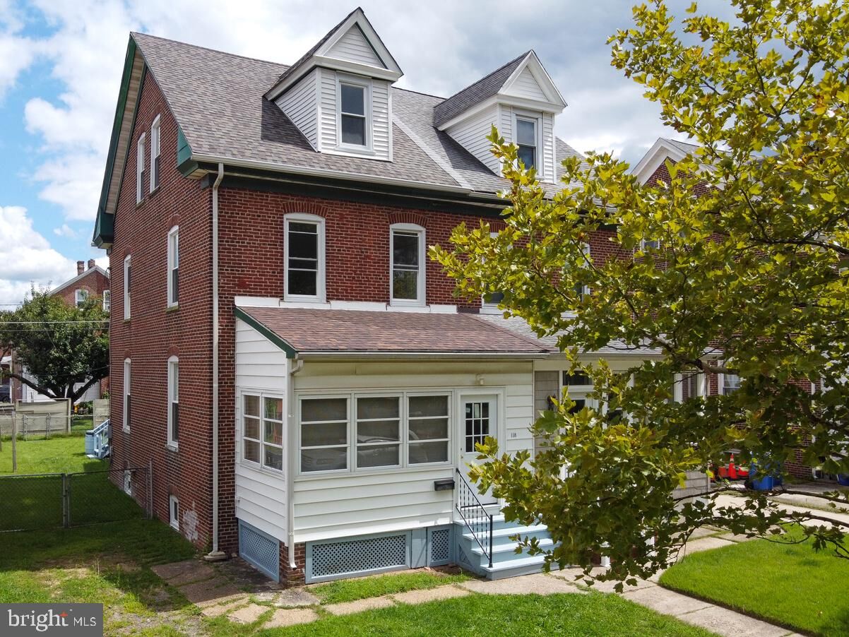 Property Photo:  118 6th Avenue  NJ 08554 