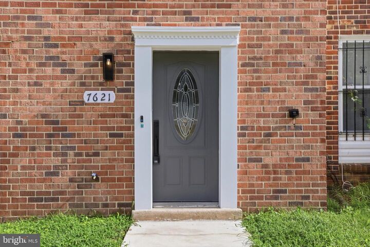 Property Photo: 7621 Ingrid Place MD 20785