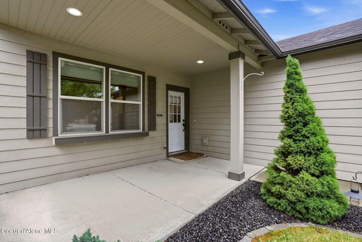 Property Photo:  1726 N Caufield Ct  WA 99016 