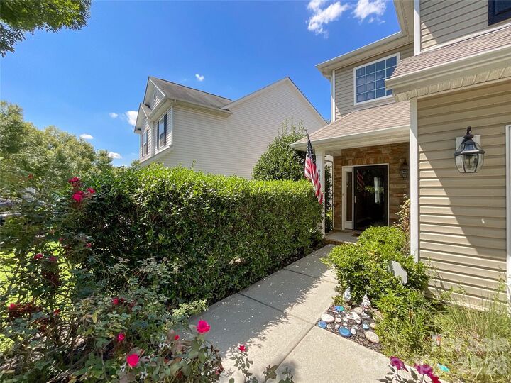 Property Photo: 1033 Mountain Laurel Court NC 28104
