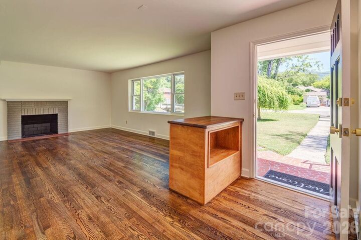Property Photo: 10 Meadowview Road NC 28804