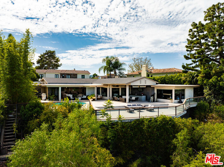 Property Photo:  2052 Stradella Rd  CA 90077 