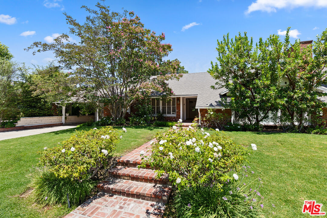Property Photo: 16011 Meadowcrest Rd CA 91403
