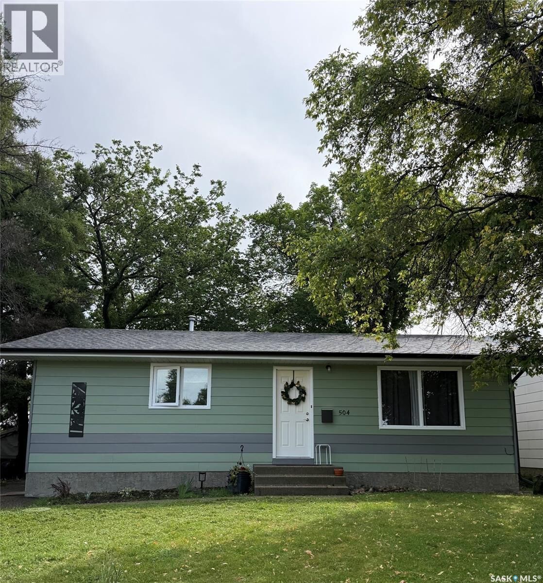 Property Photo: 504 4th Street W SK S0K 4W0