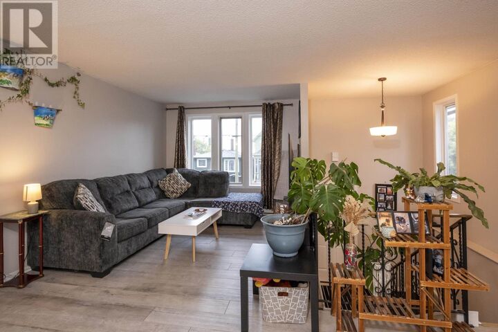 Property Photo:  80 Peter St  ON P7A 5H3 