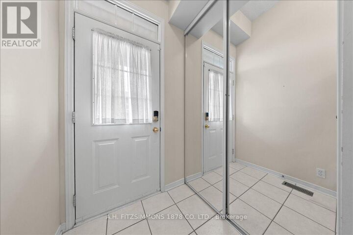Property Photo:  7 Bellflower Private  ON K1T 3Z8 