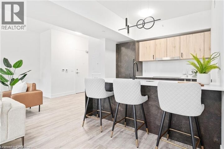 Property Photo:  2 Dundas Street West 305  ON K8P 1A1 