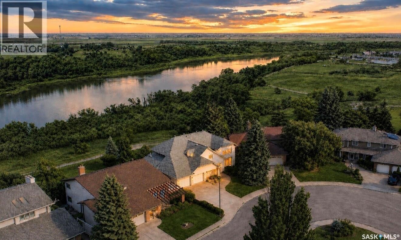 Property Photo: 323 Mallin Crescent SK S7K 7X2