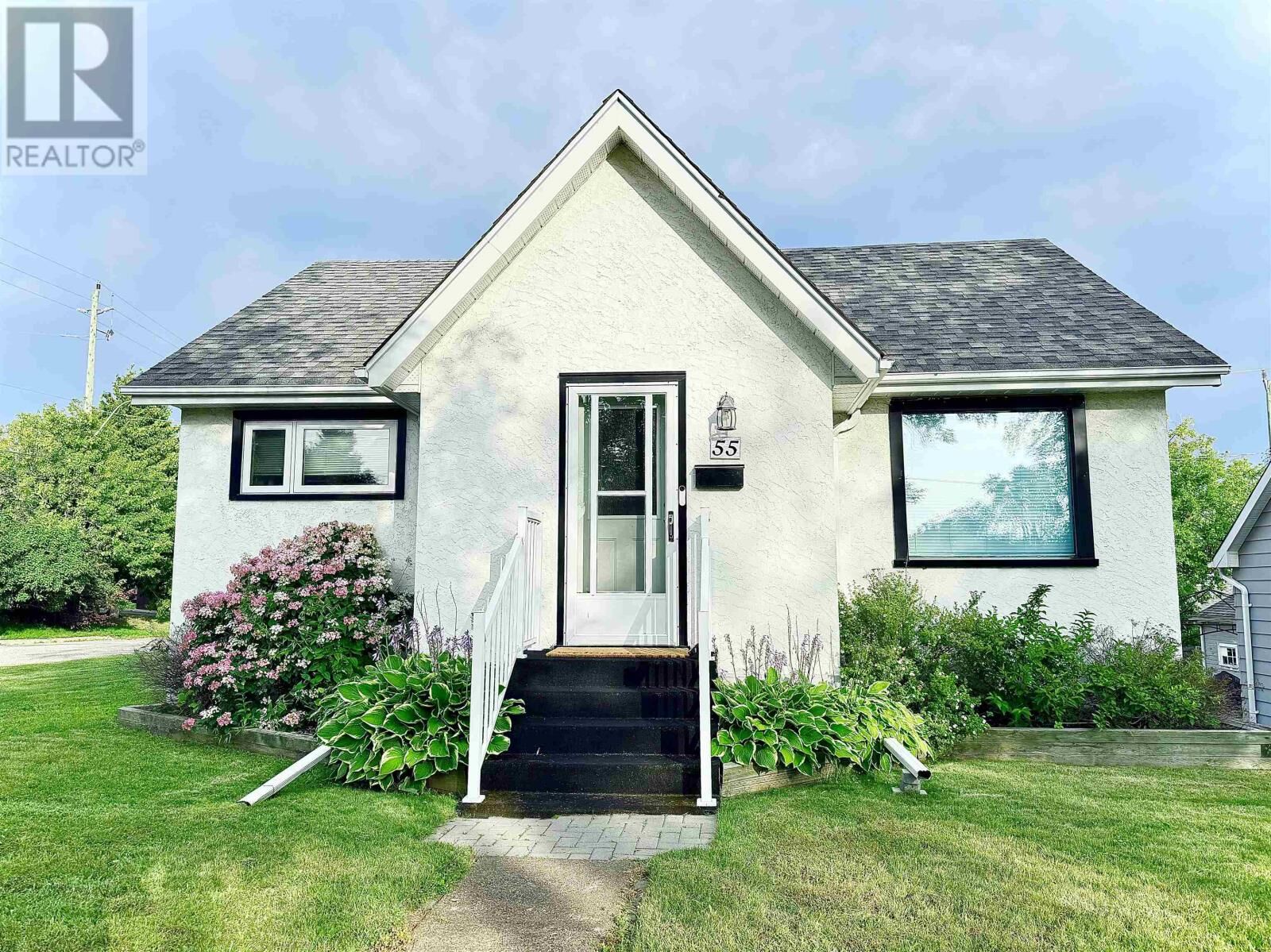 Property Photo: 55 Ray Blvd ON P7B 4C3