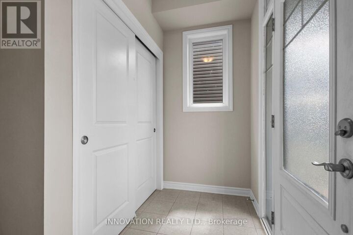 Property Photo: 210 Bandelier Way ON K2S 2J4