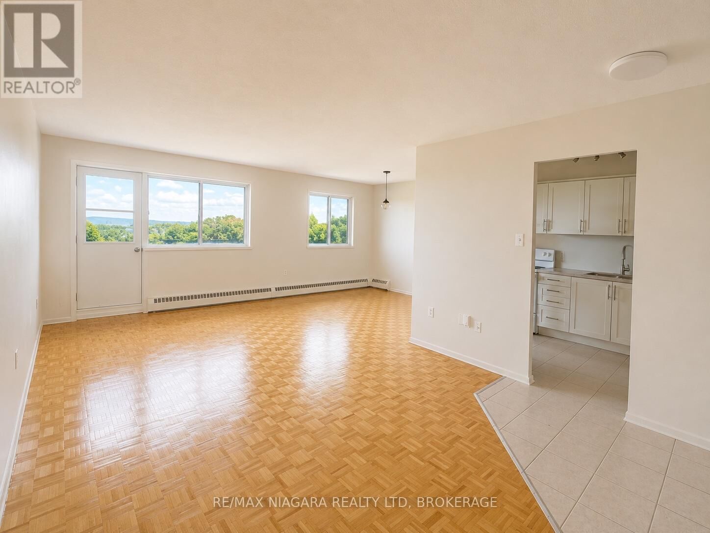 Property Photo: 550 King Street 609 ON L4R 3N1