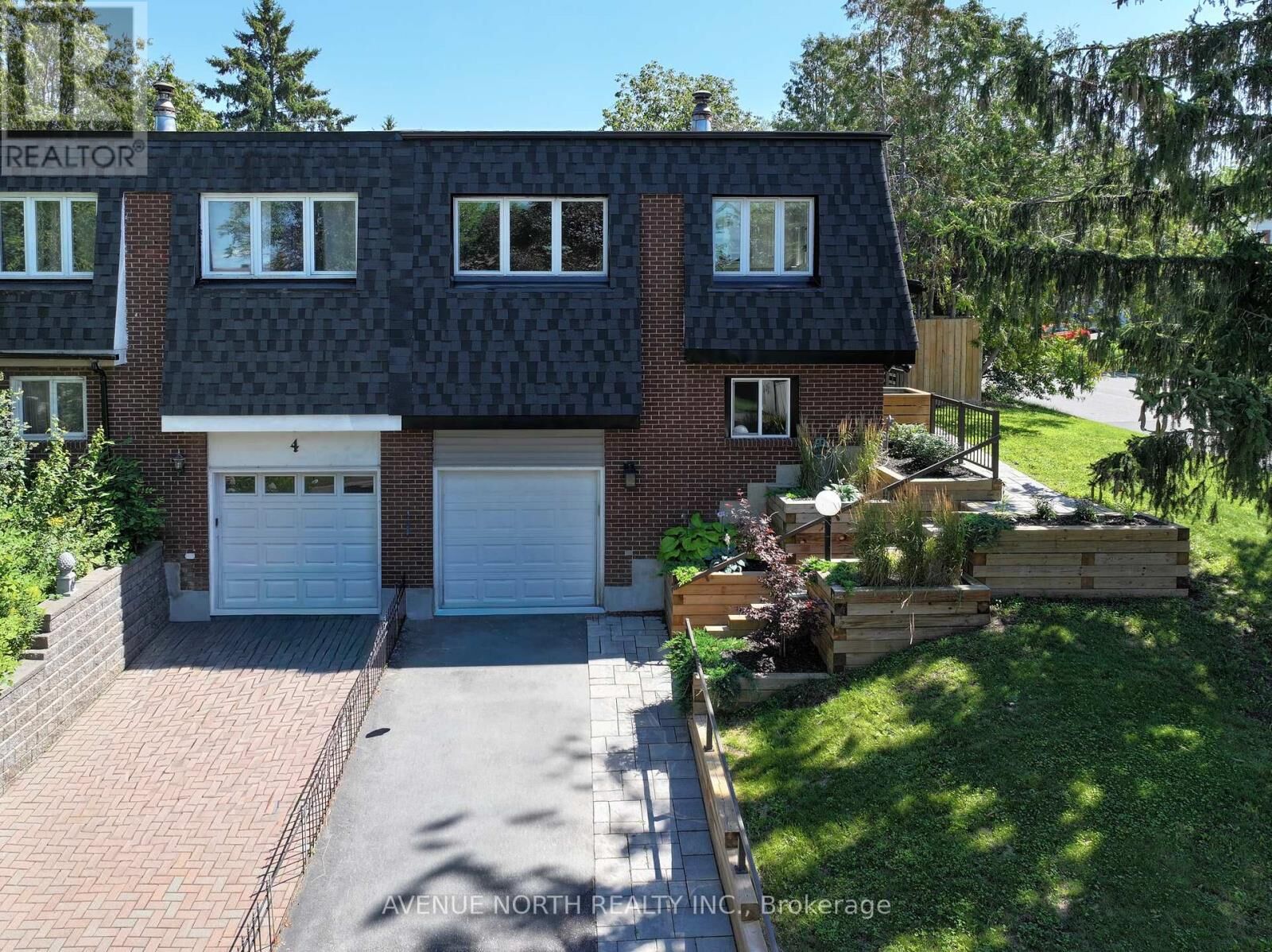 Property Photo:  2 Oberon Street  ON K2H 7X7 