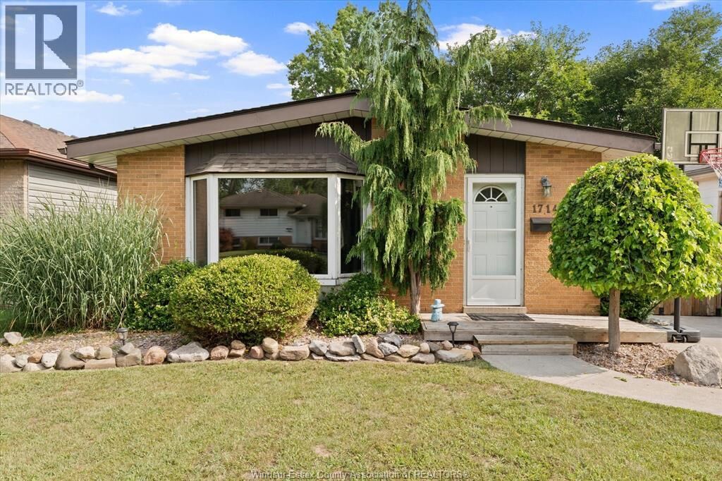 Property Photo:  1714 Sun Valley Drive  ON N9C 3R2 