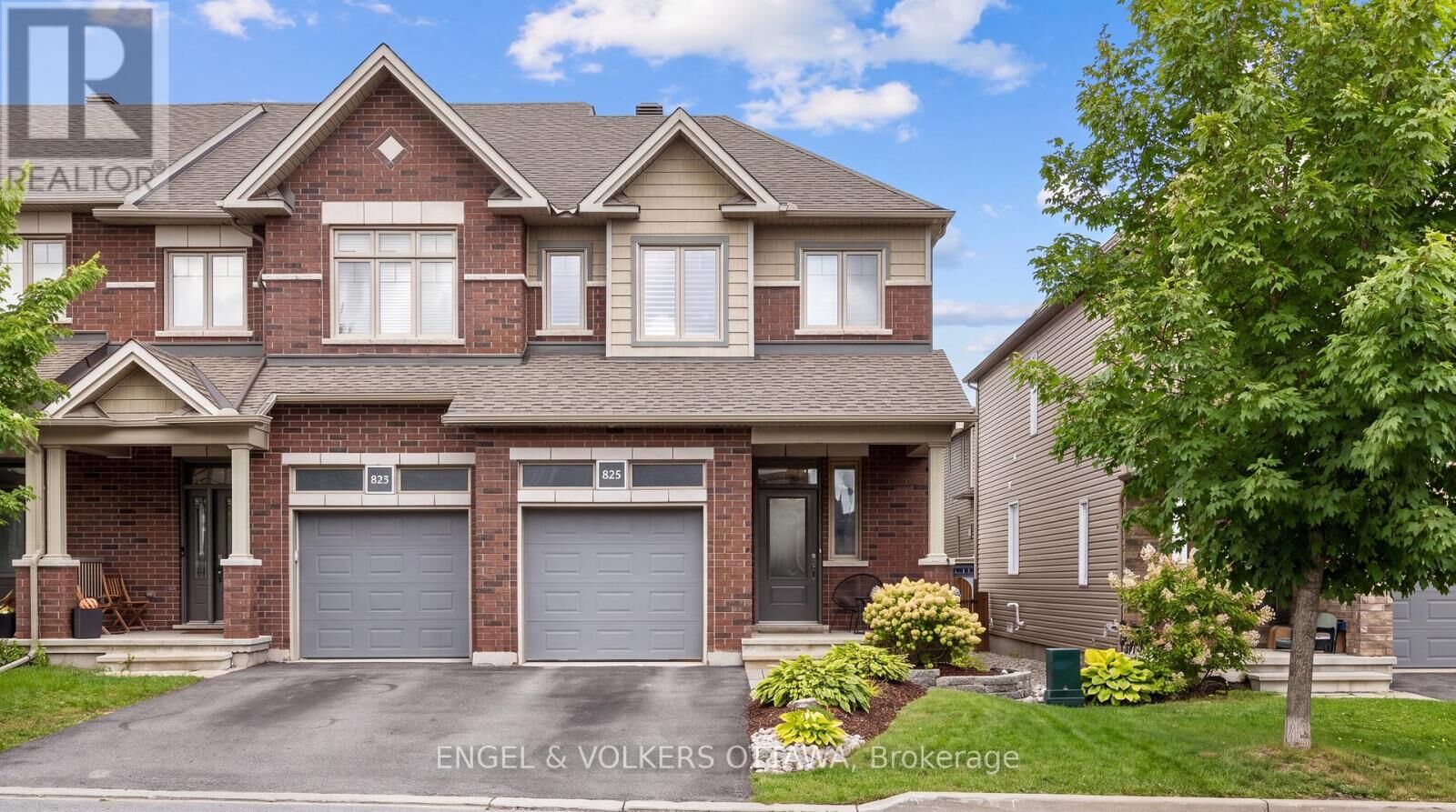 Property Photo: 825 Loosestrife Way ON K1T 0L8