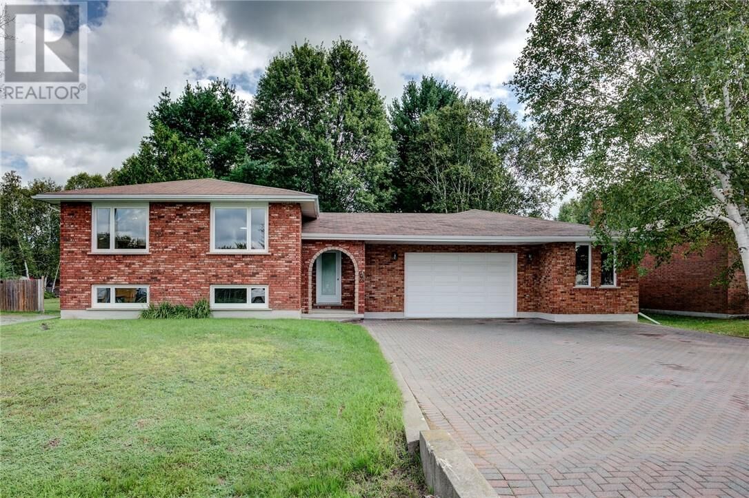 Property Photo: 4078 Frost Avenue ON P3P 1E2