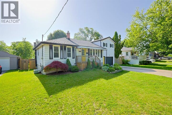 Property Photo:  898 Grandview Avenue  ON N7V 3X2 