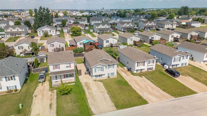 Property Photo: 64 Whitby Crescent MB R5G 0B4