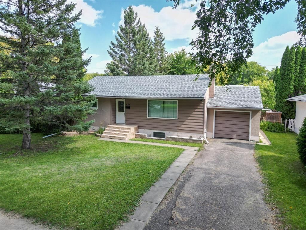 Property Photo:  639 21st Street  MB R7B 1P6 