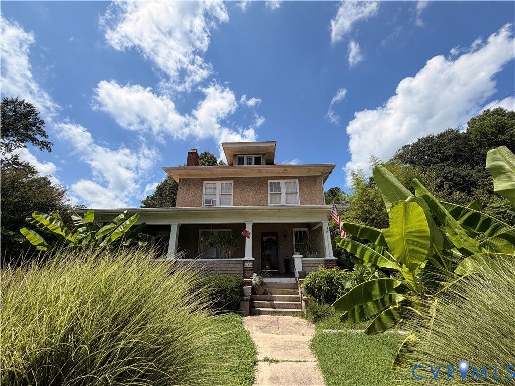 Property Photo:  418 Oak Street  VA 23824 