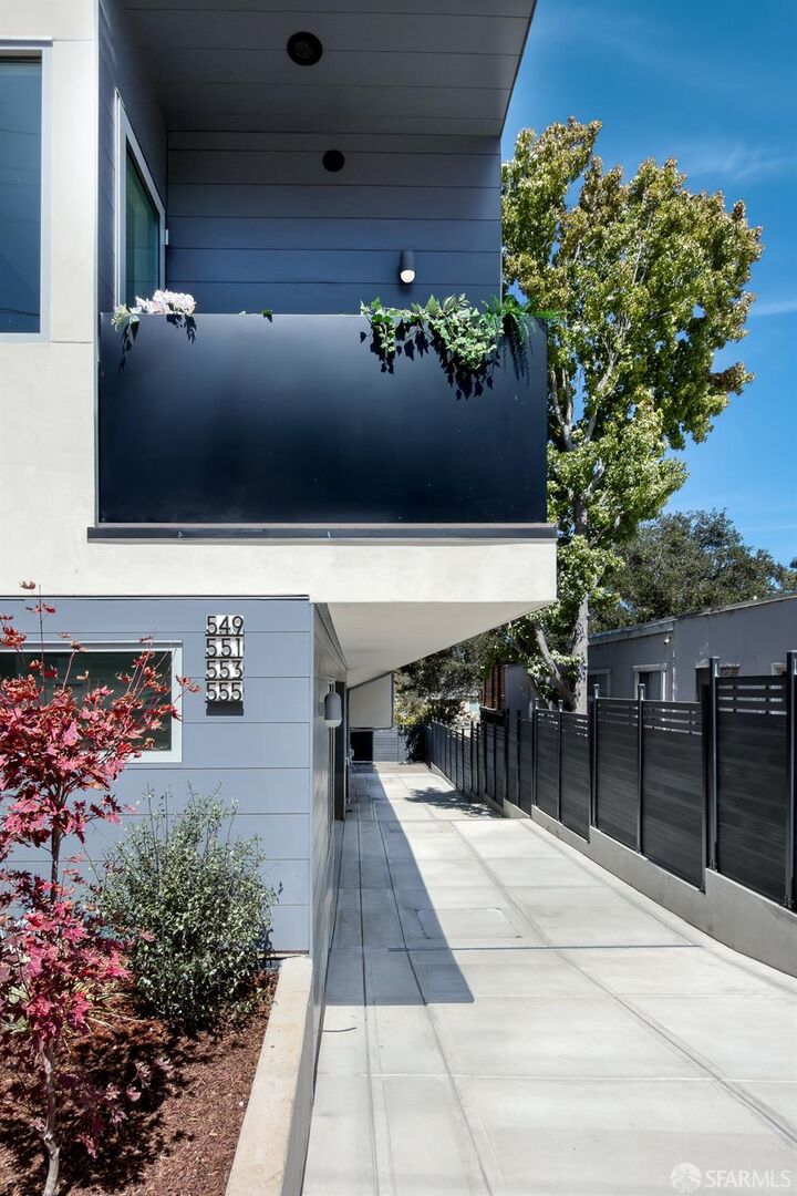 Property Photo:  555 Prospect Street  CA 94070 