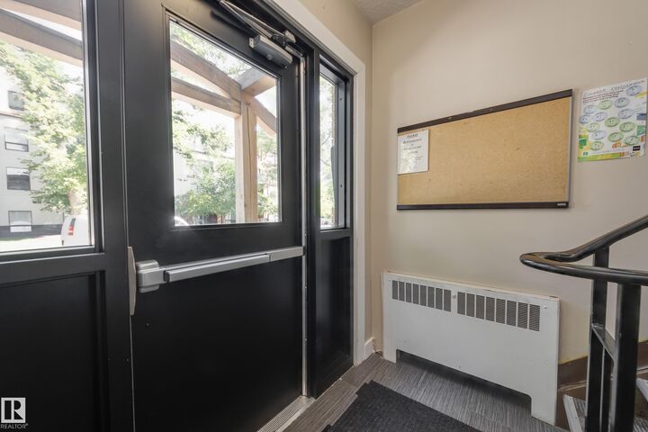 Property Photo:  10015 83 Avenue NW 5  AB T6E 2C3 