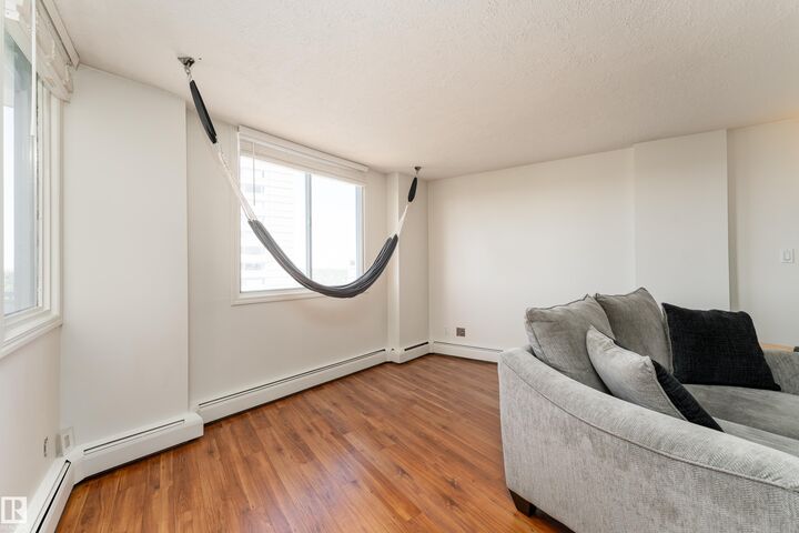 Photo de la propriété:  12141 Jasper Avenue NW 1601  AB T5N 3X8 
