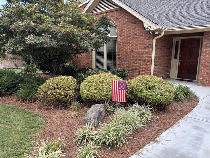 Property Photo: 640 Brickleberry Court GA 30075