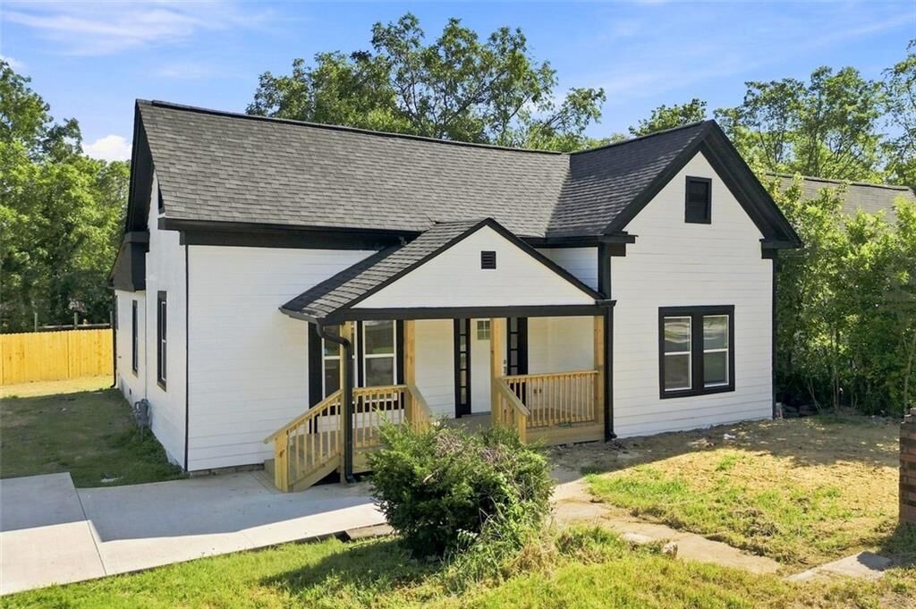 Property Photo: 7516 Conyers Street GA 30058