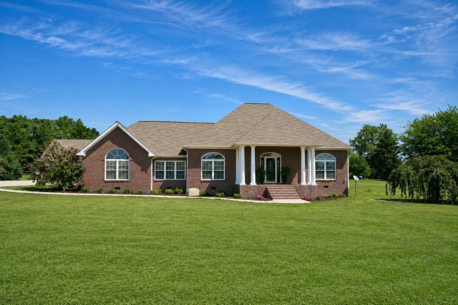 Property Photo: 586 Sunset Drive AL 35981