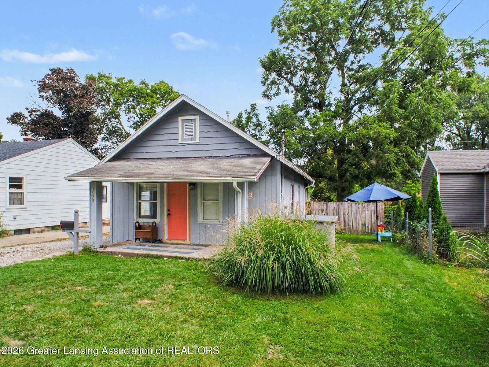 Property Photo:  1923 Sunnyside Avenue  MI 48910 