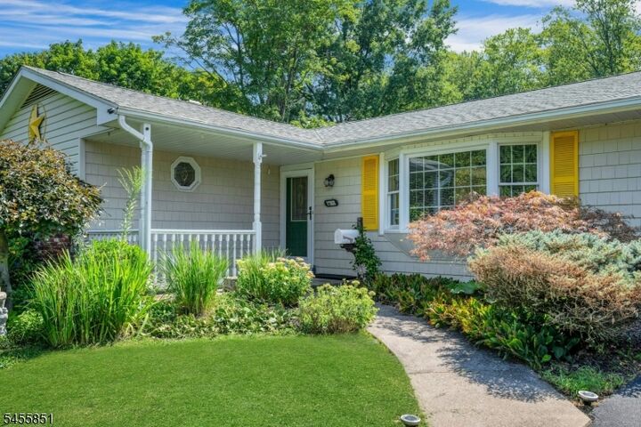 Property Photo:  6 Jackson Valley Rd  NJ 07882 