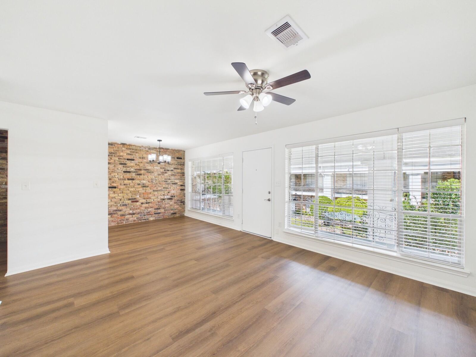 Property Photo: 5343 Richmond Avenue 21 TX 77056