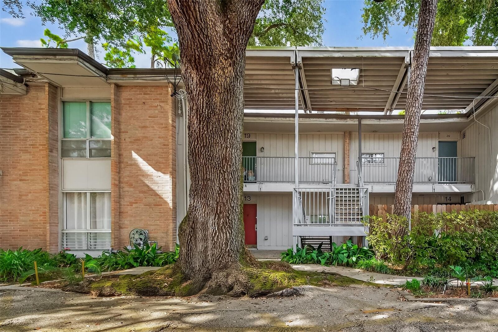 Property Photo:  8211 Katy Freeway 19  TX 77024 